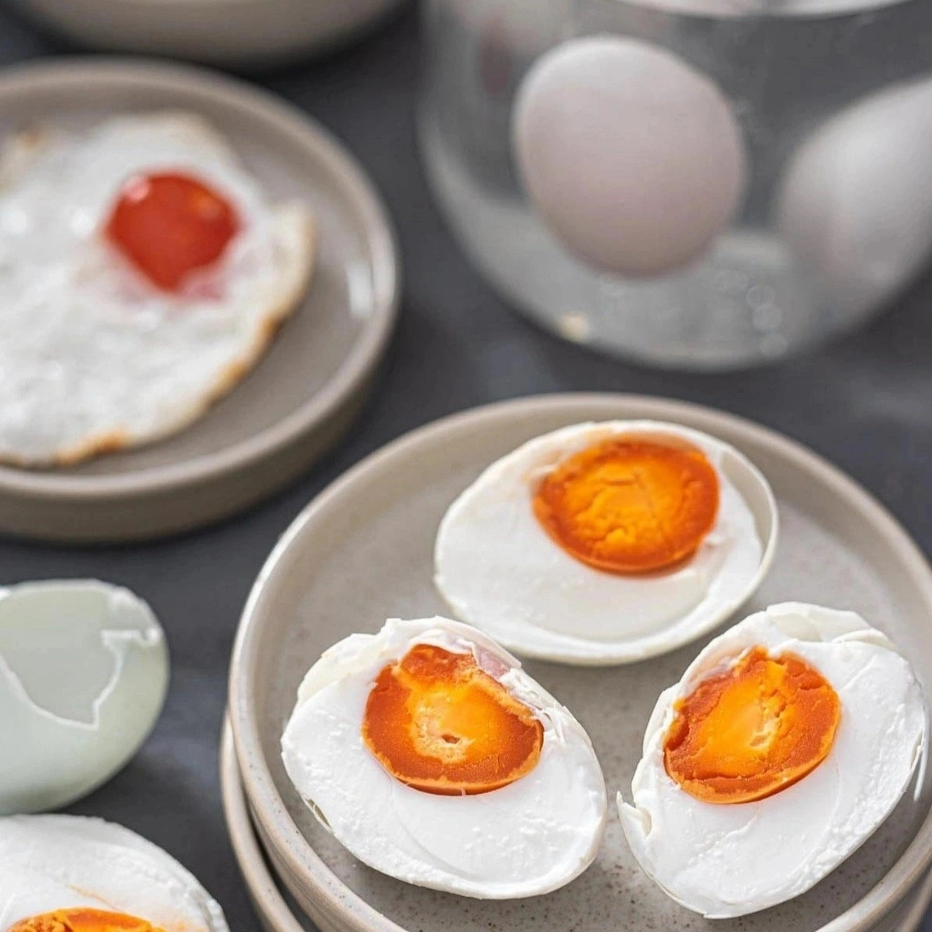 Tự làm trứng muối thơm ngon tại nhà