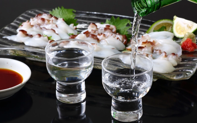 Đều là biểu tượng ẩm thực Nhật Bản, tại sao rượu sake và sushi không đi cặp với nhau?